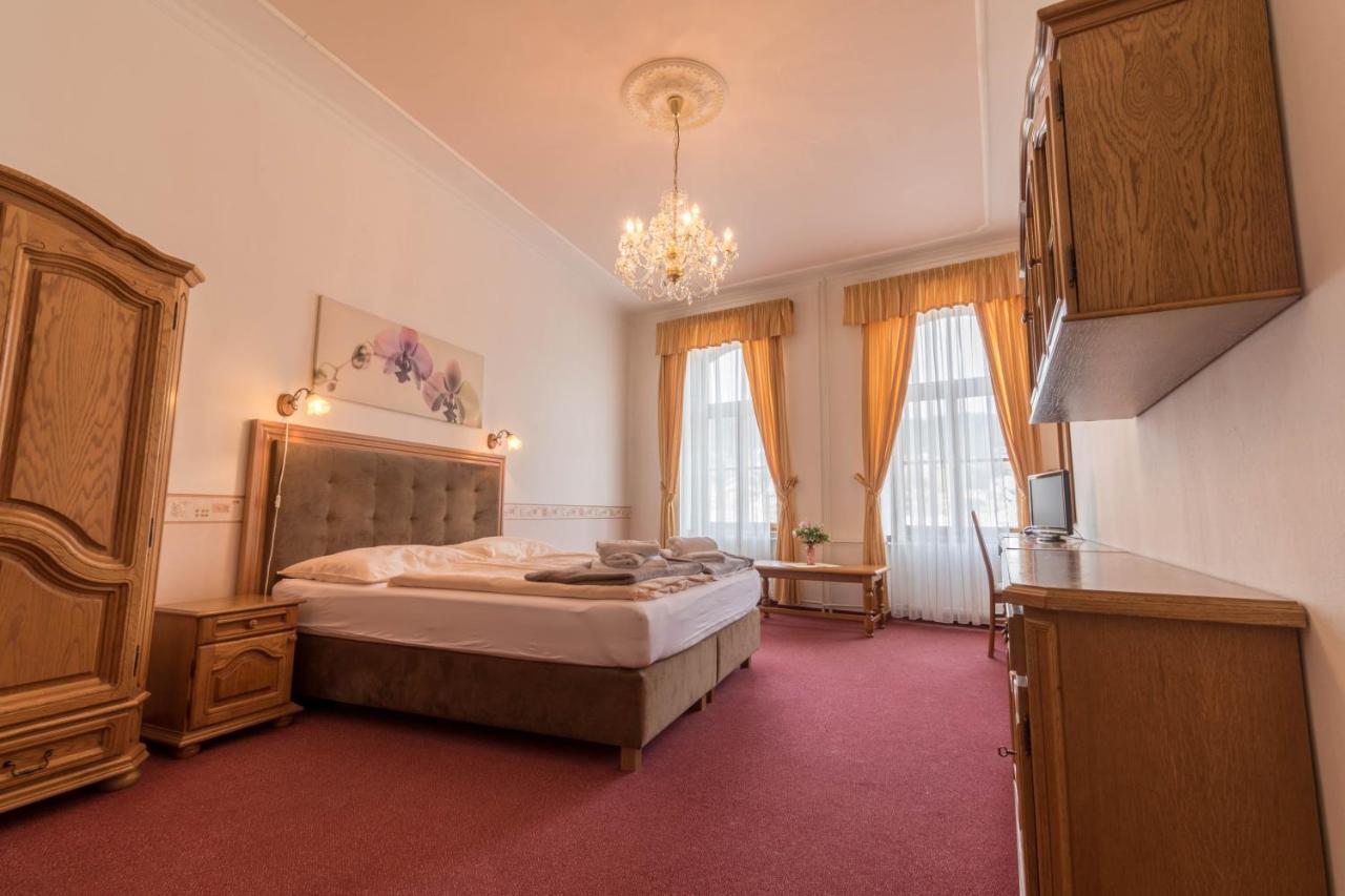 Ld Morava Hotel Карлови Вари Екстериор снимка