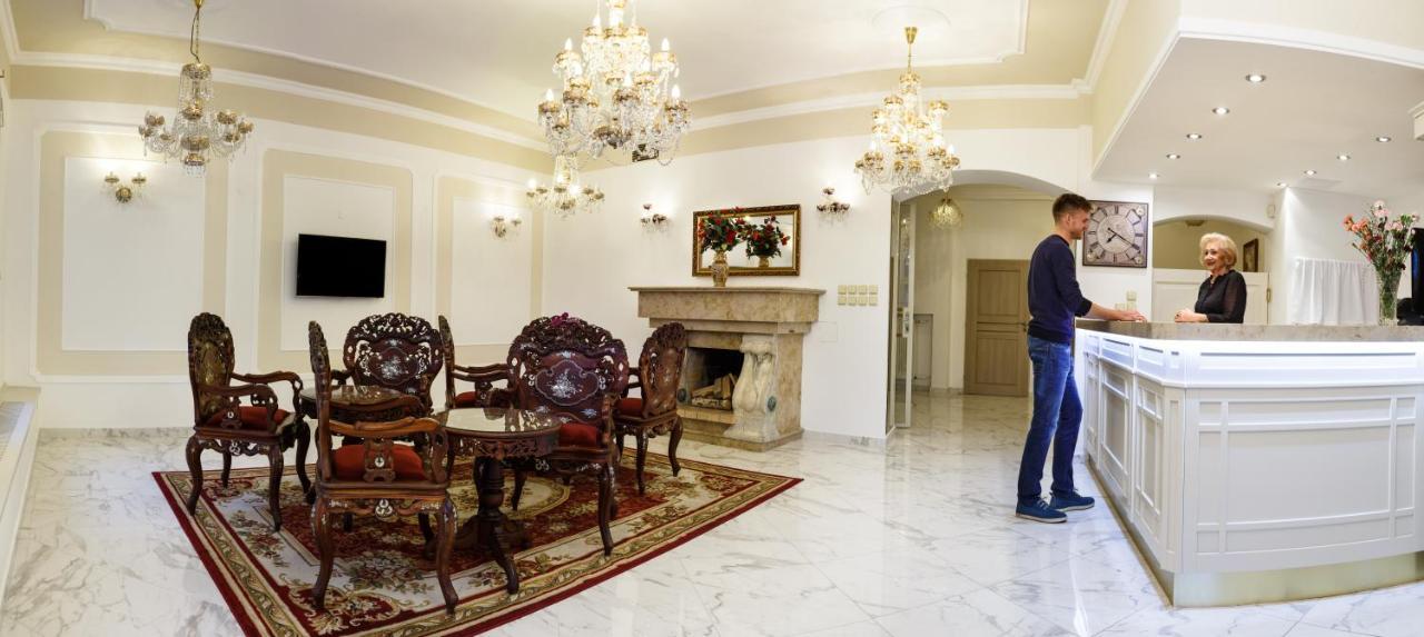 Ld Morava Hotel Карлови Вари Екстериор снимка