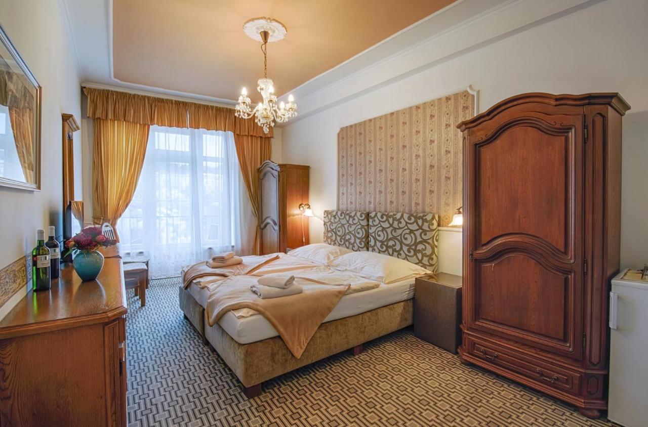 Ld Morava Hotel Карлови Вари Екстериор снимка
