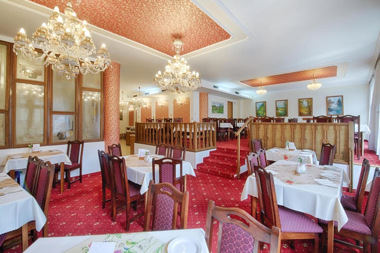 Ld Morava Hotel Карлови Вари Екстериор снимка