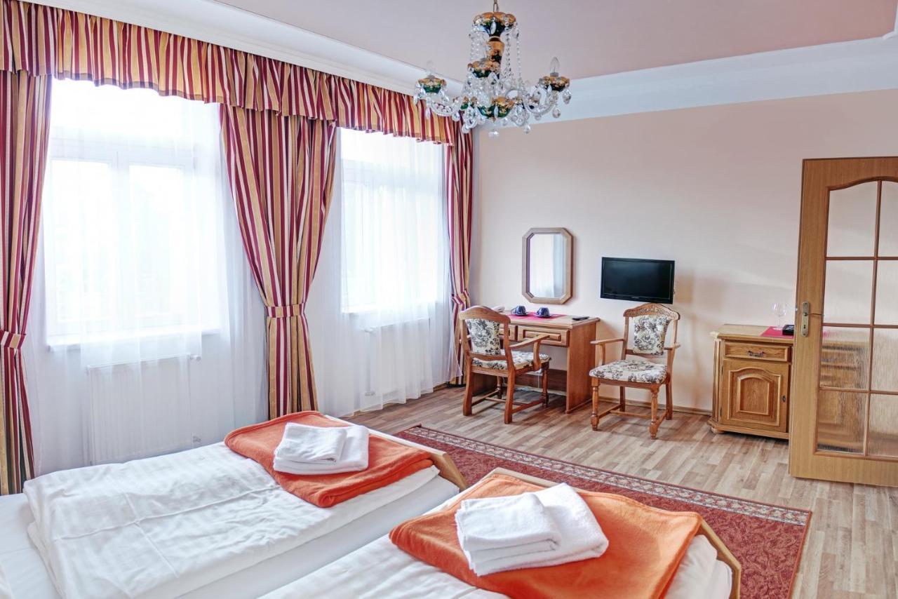 Ld Morava Hotel Карлови Вари Екстериор снимка