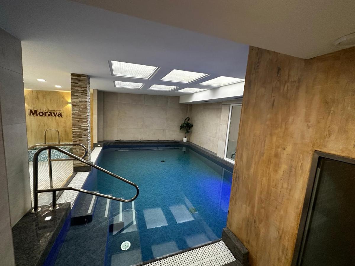 Ld Morava Hotel Карлови Вари Екстериор снимка