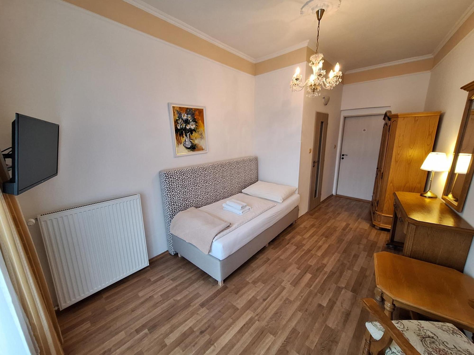 Ld Morava Hotel Карлови Вари Екстериор снимка