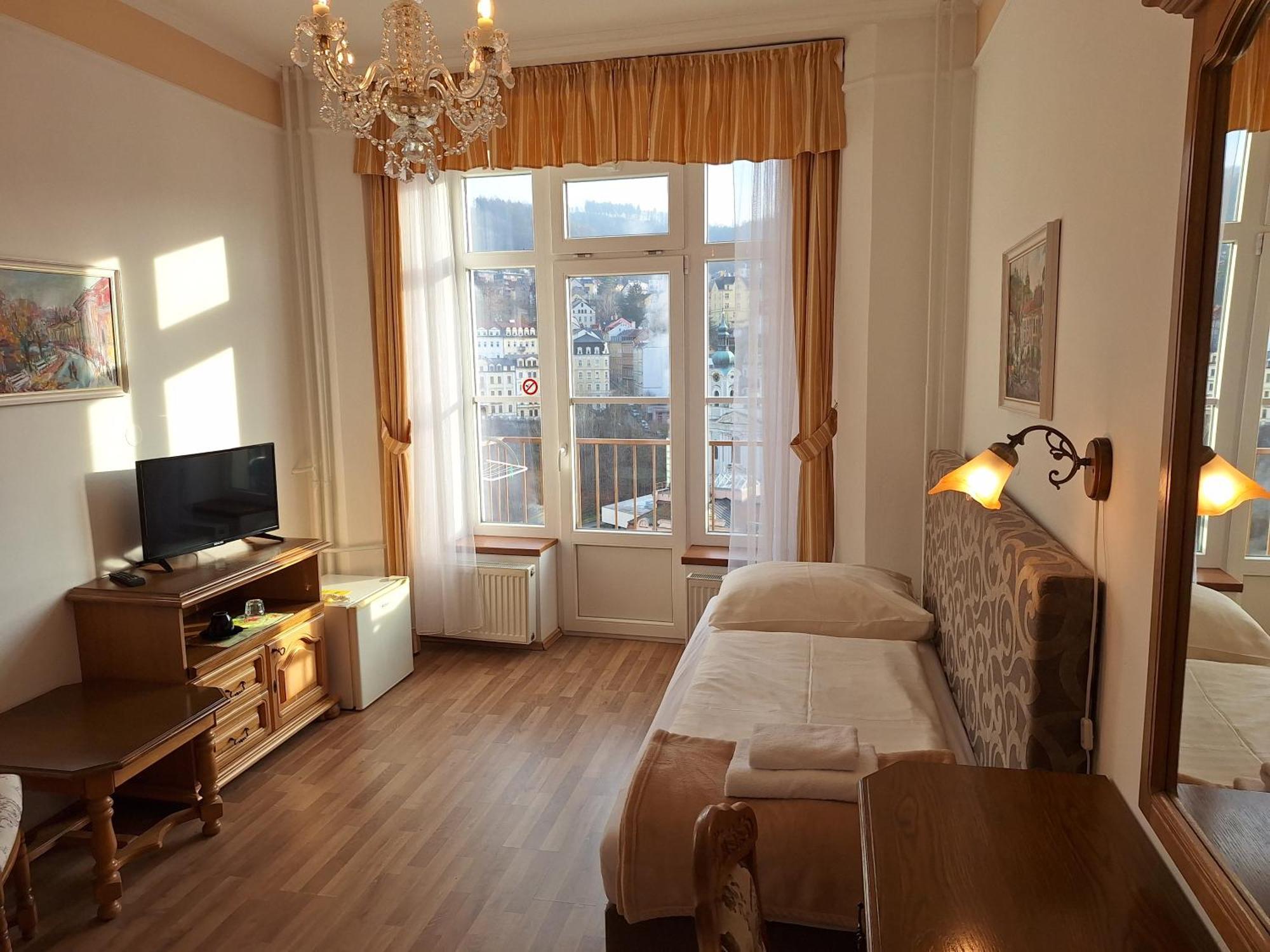 Ld Morava Hotel Карлови Вари Екстериор снимка