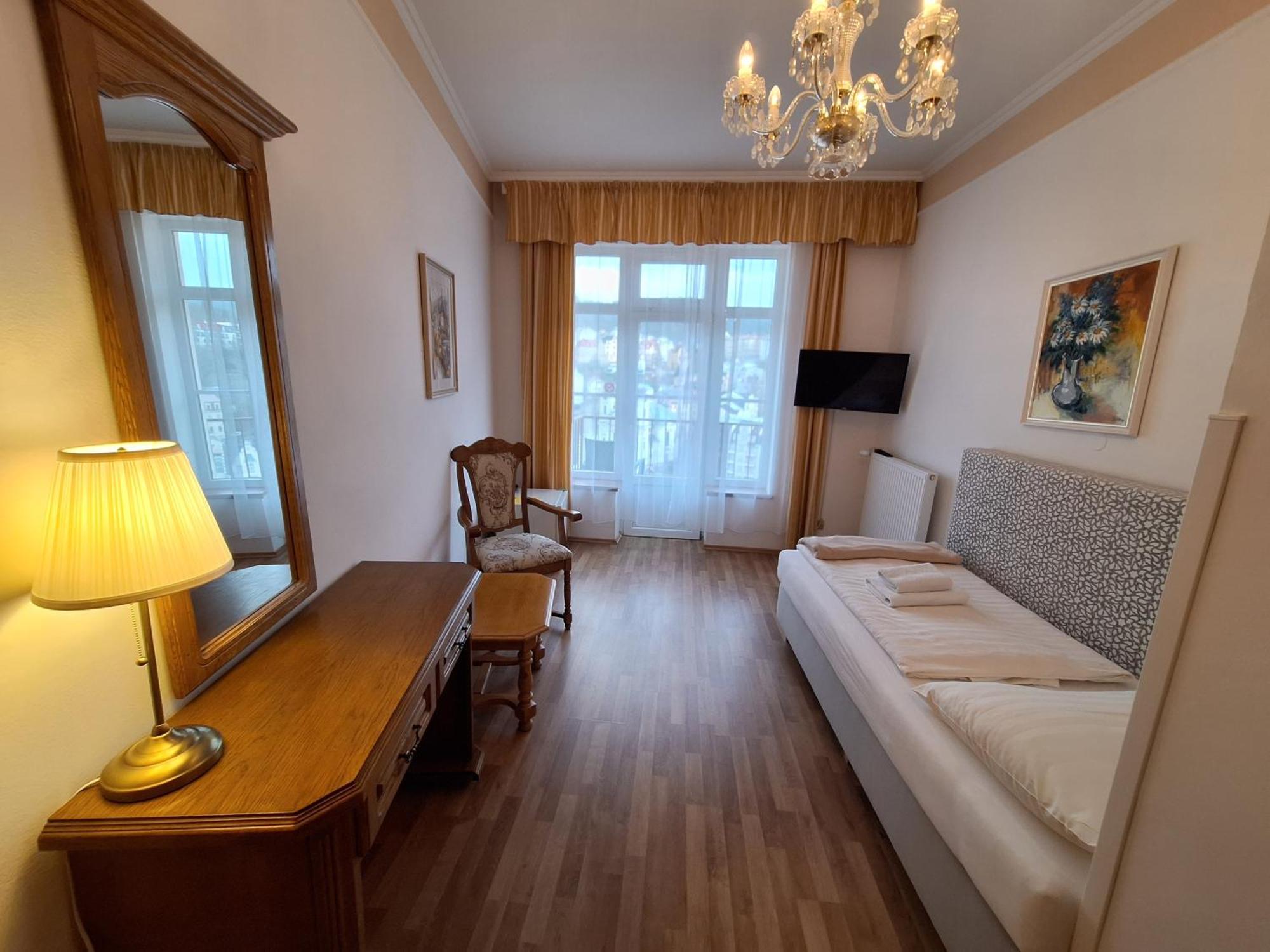 Ld Morava Hotel Карлови Вари Екстериор снимка